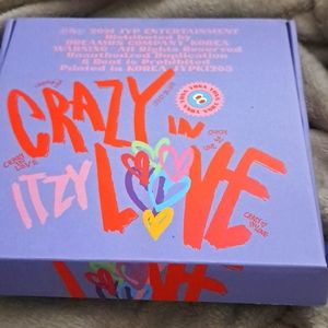Itzy Kpop cd box set